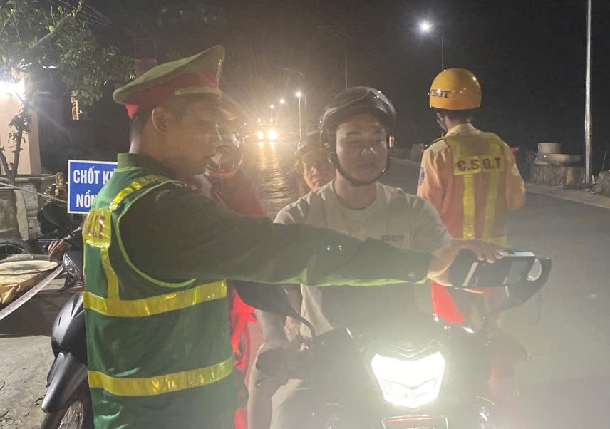 Phạt 9 trường hợp vi phạm nồng độ cồn tại huyện Vĩnh Bảo